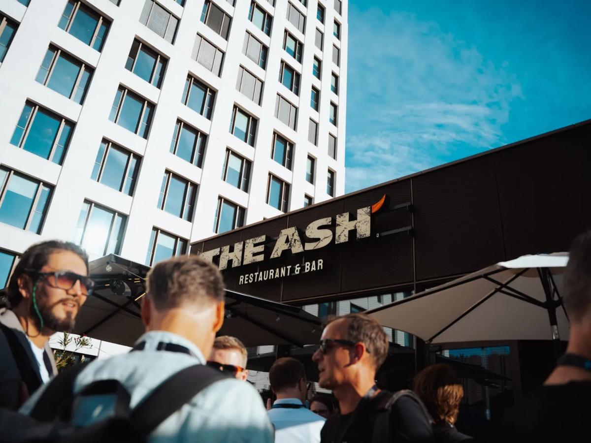 Guests arriving outside THE ASH restaurant and bar in Cologne on a sunny afternoon