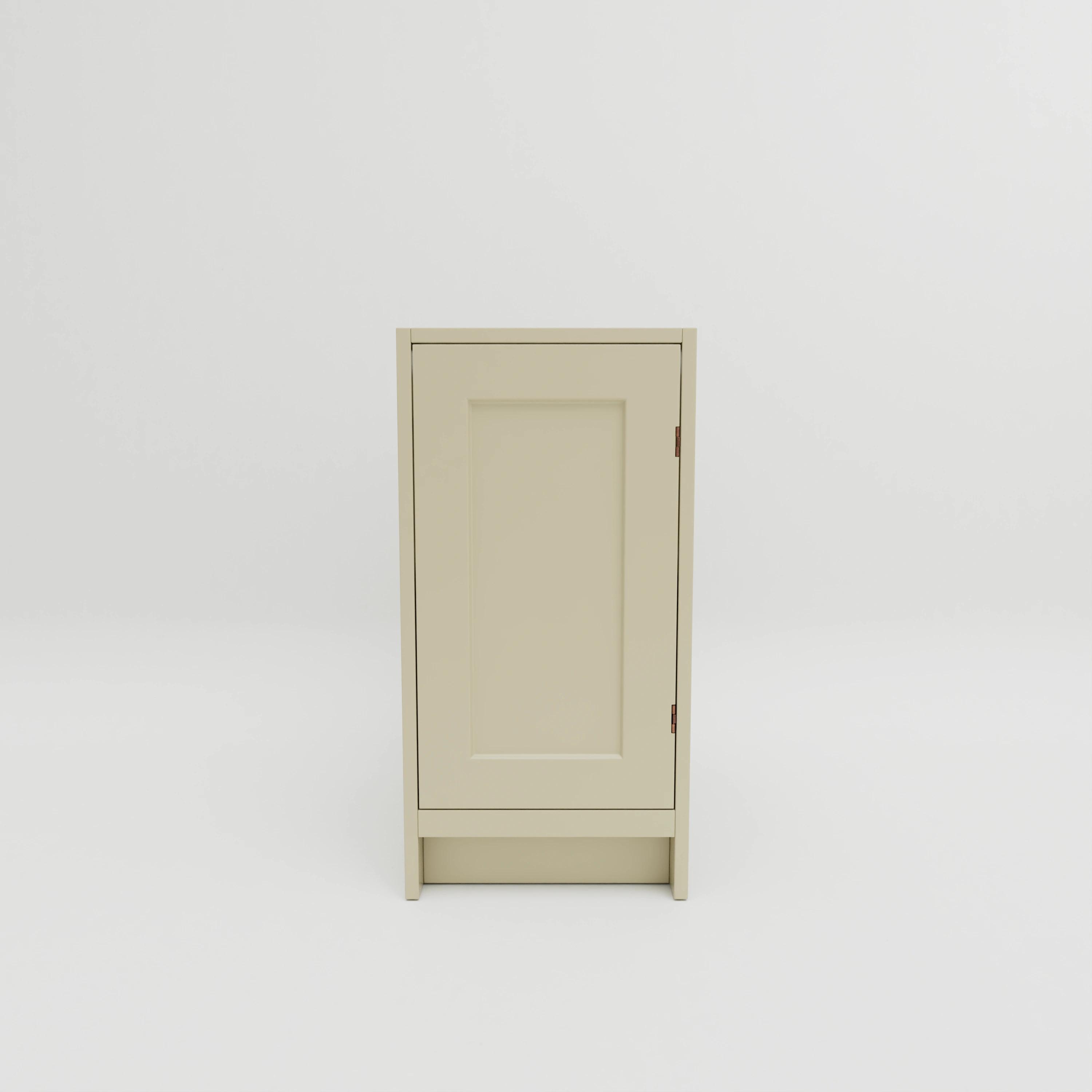 B431: Base cupboard with two shelves. Exposed hinges. Door hung right.