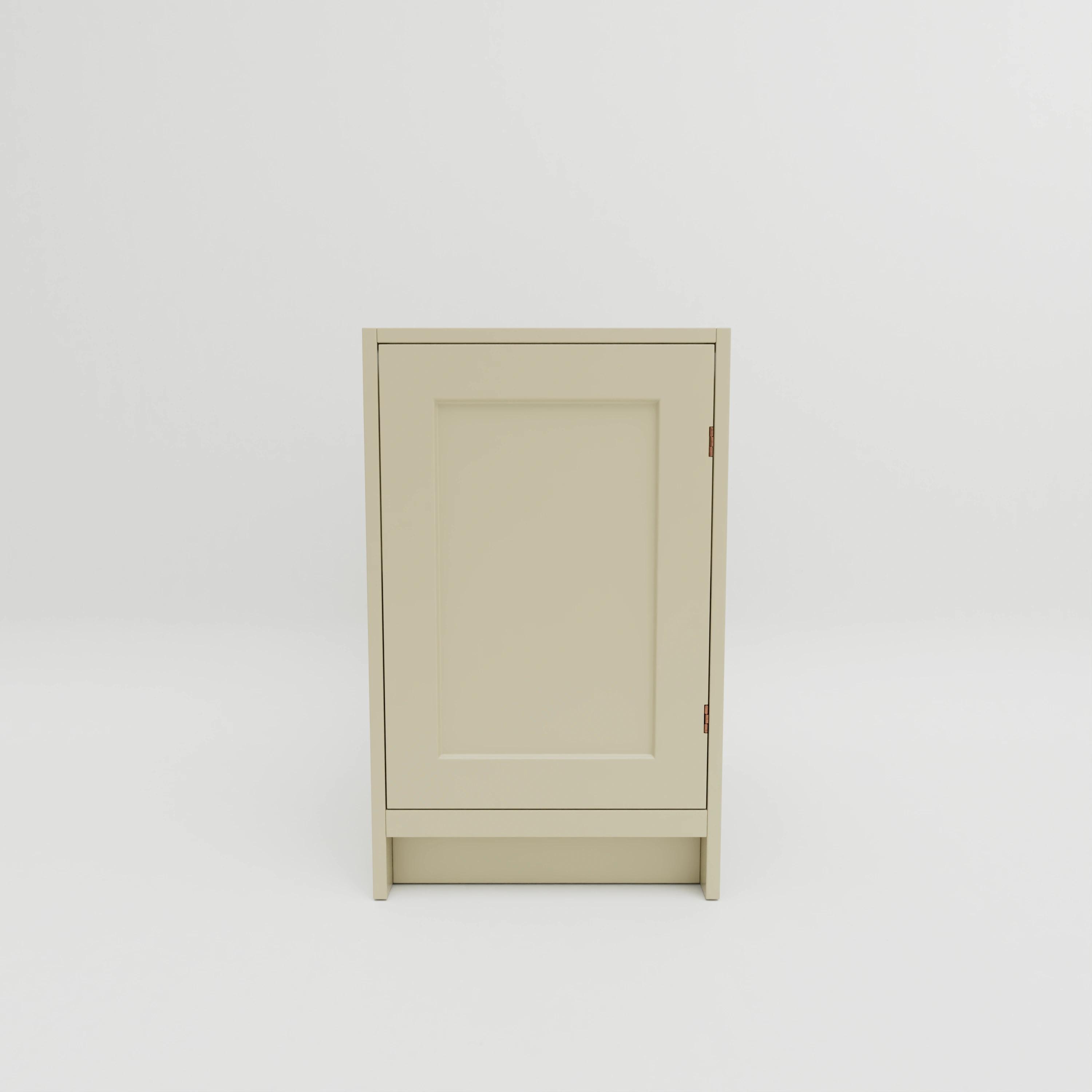 B531: Base cupboard with two shelves. Exposed hinges. Door hung right.