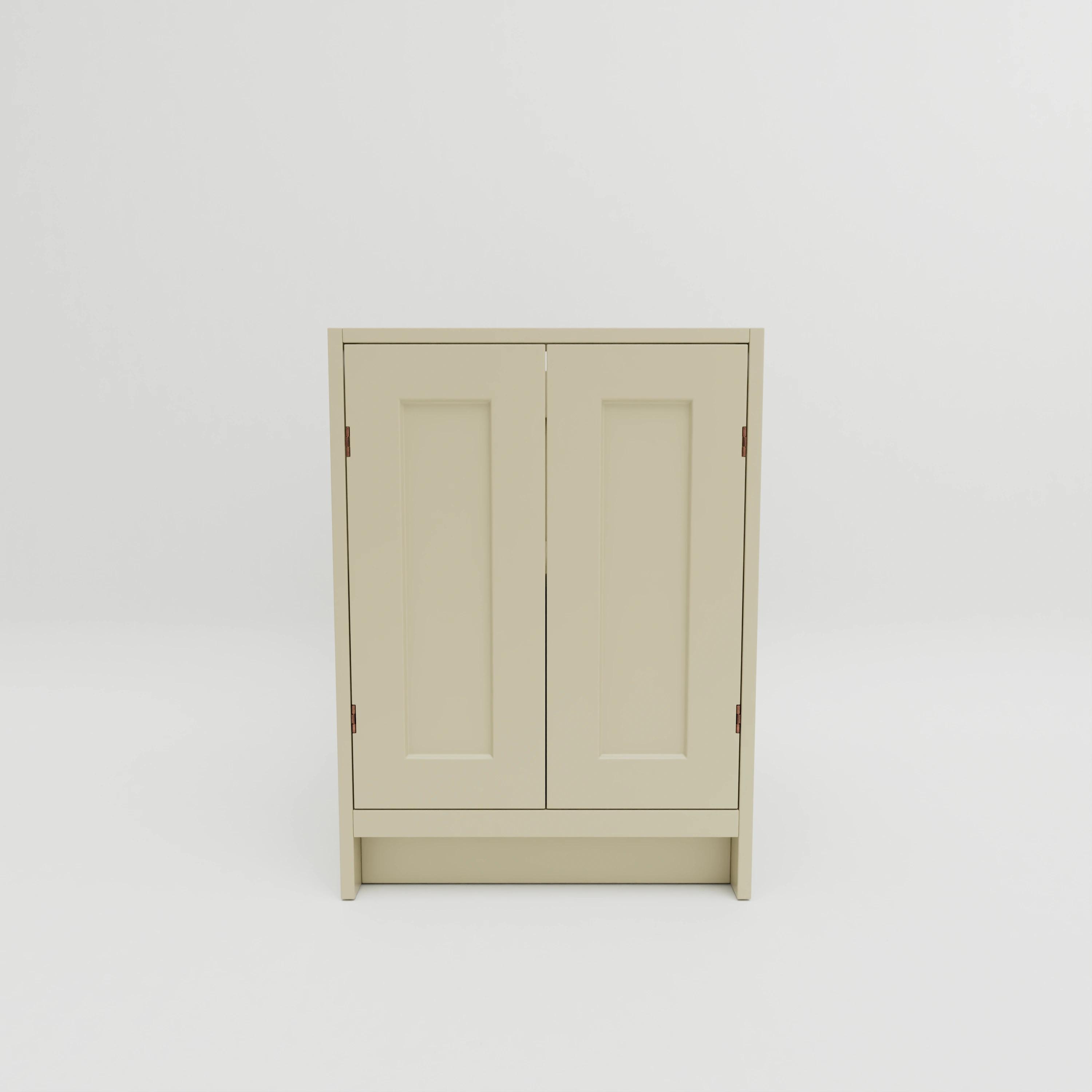 B633: Base cupboard with two shelves. Double doors, exposed hinges.