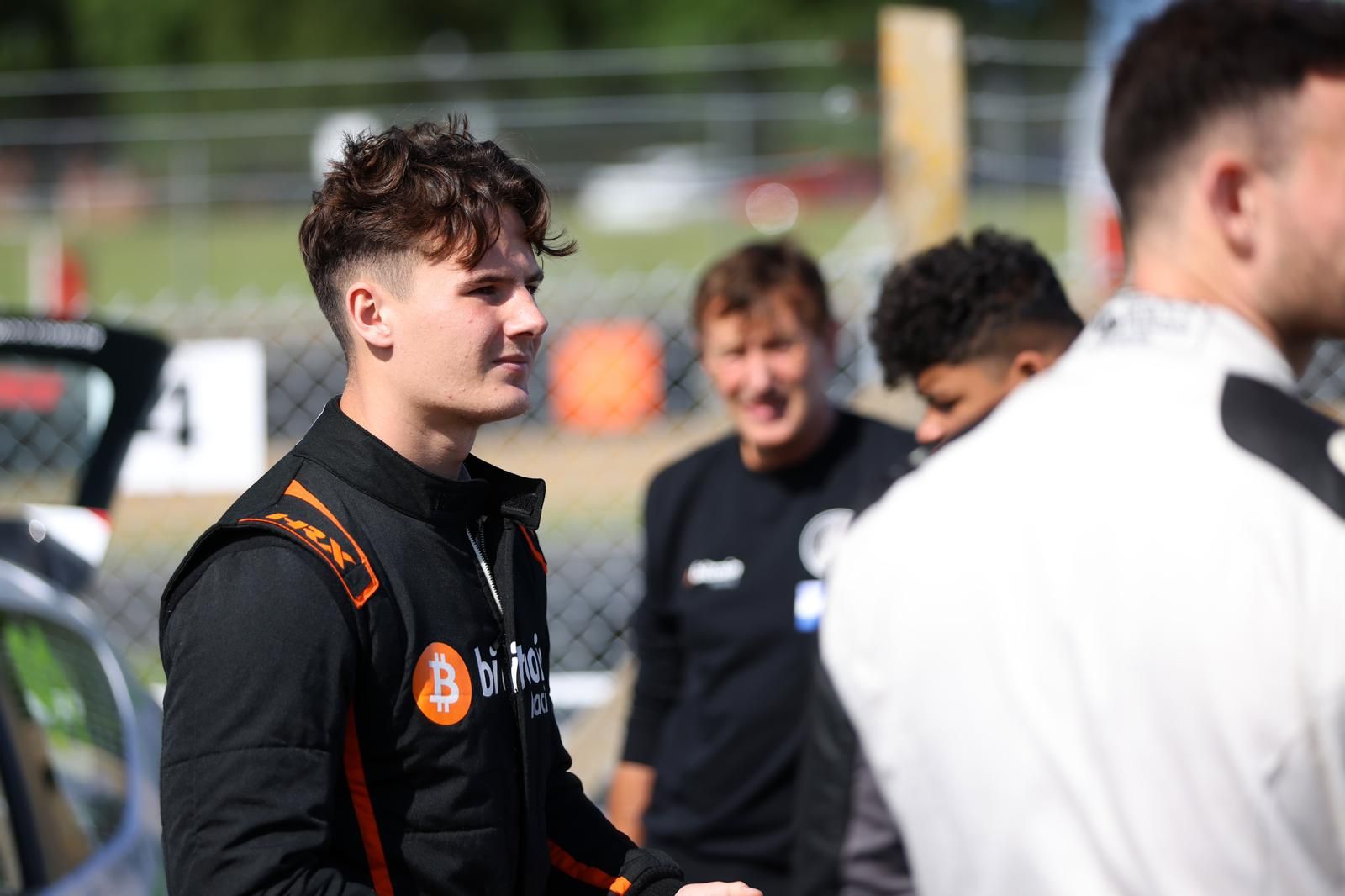 UK Sim Racing Experience with 1-on-1 instruction from driver Chris McKenzie