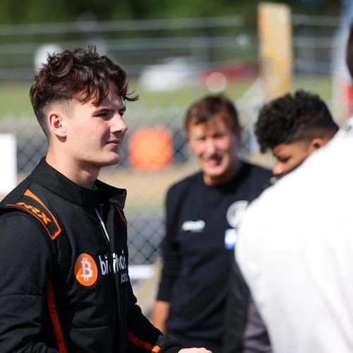 UK Sim Racing Experience with 1-on-1 instruction from driver Chris McKenzie