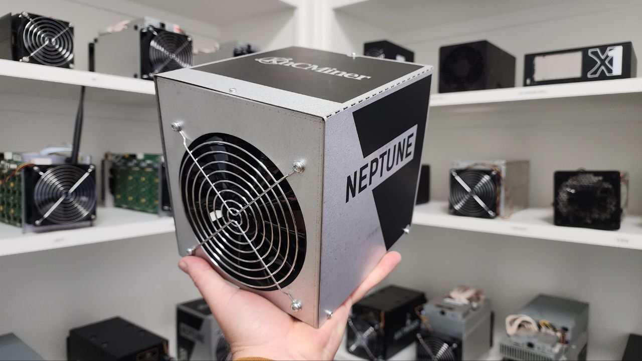 1 of 5 in the WORLD (Autographed) rare 2013 KnC Bitcoin Miner