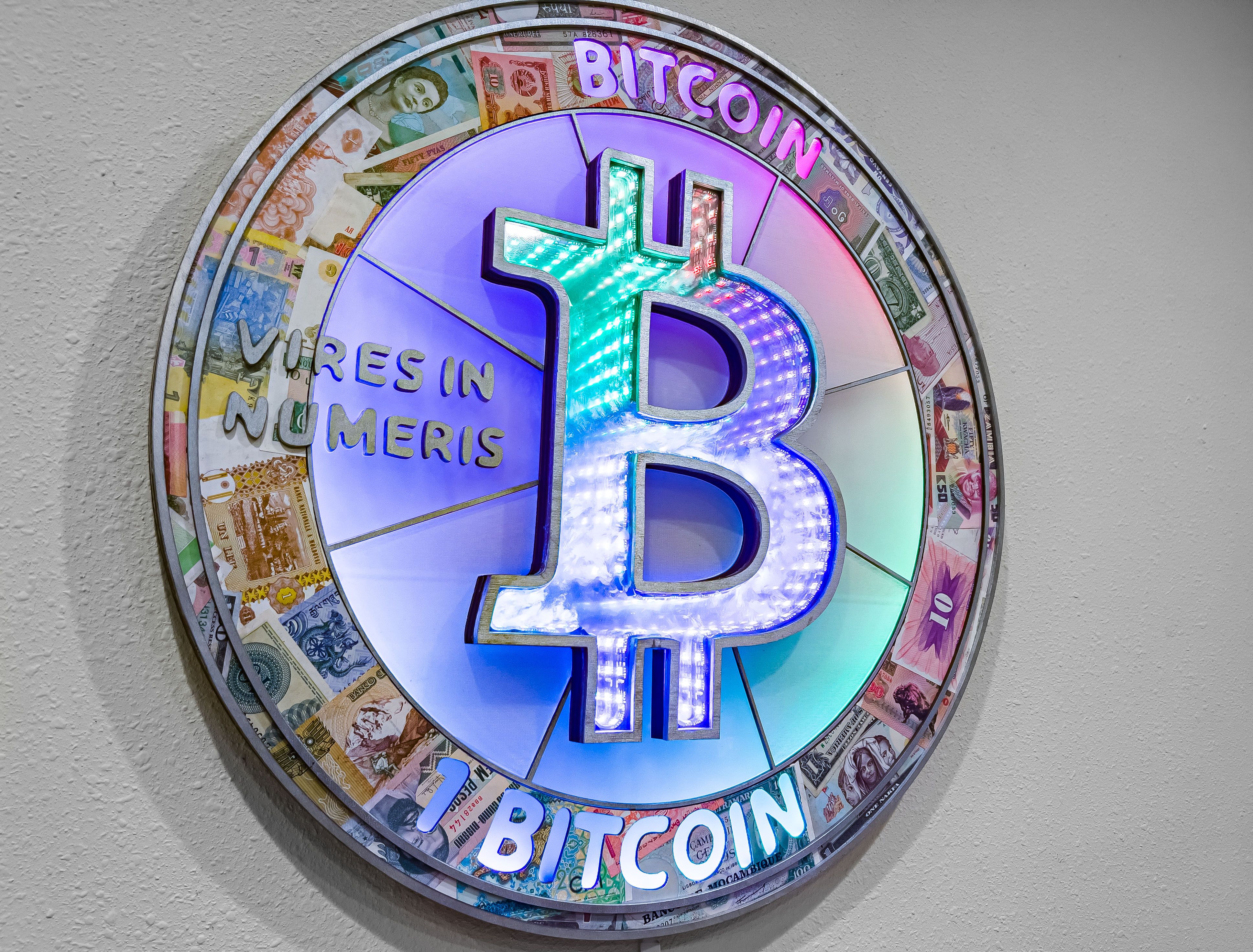 In fiat we do not trust: Casascius ∞