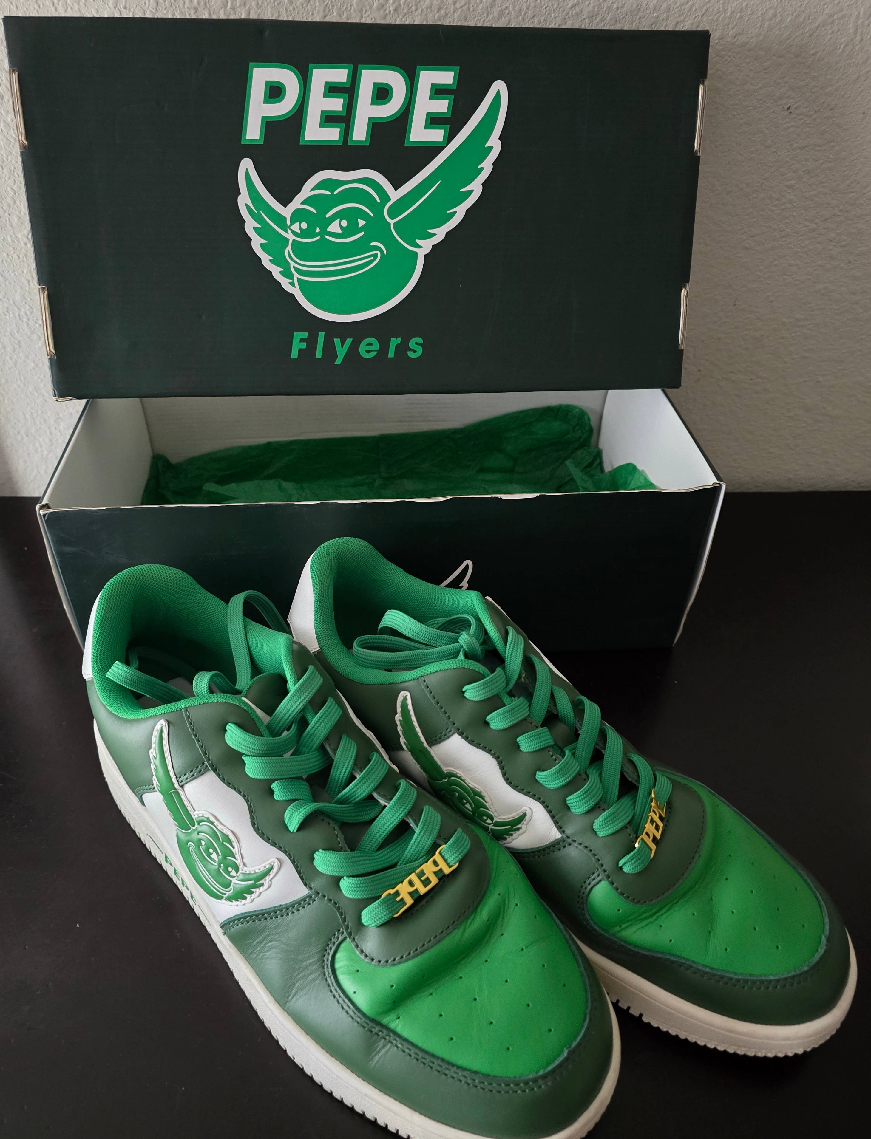 Pepe Flyers V1  US 11.5 (gently used) + FlyePack Season 1 cards (x7)