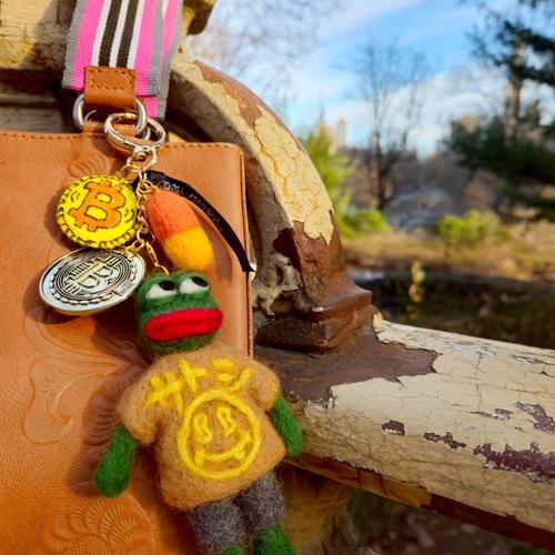 Kawaii Pepe Charm & Too Big to be Keychain