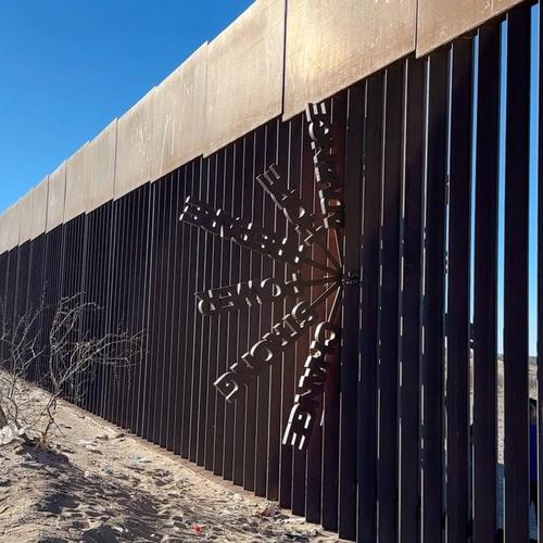 BORDERLESS Sculpture