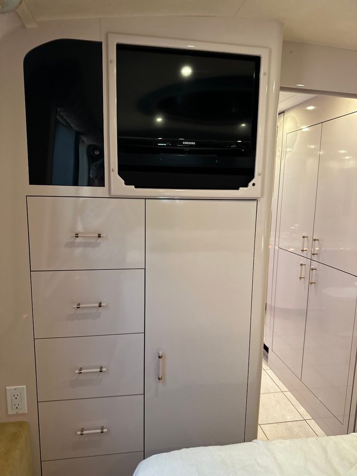 1996 Prevost Marathon XL, bedroom suite