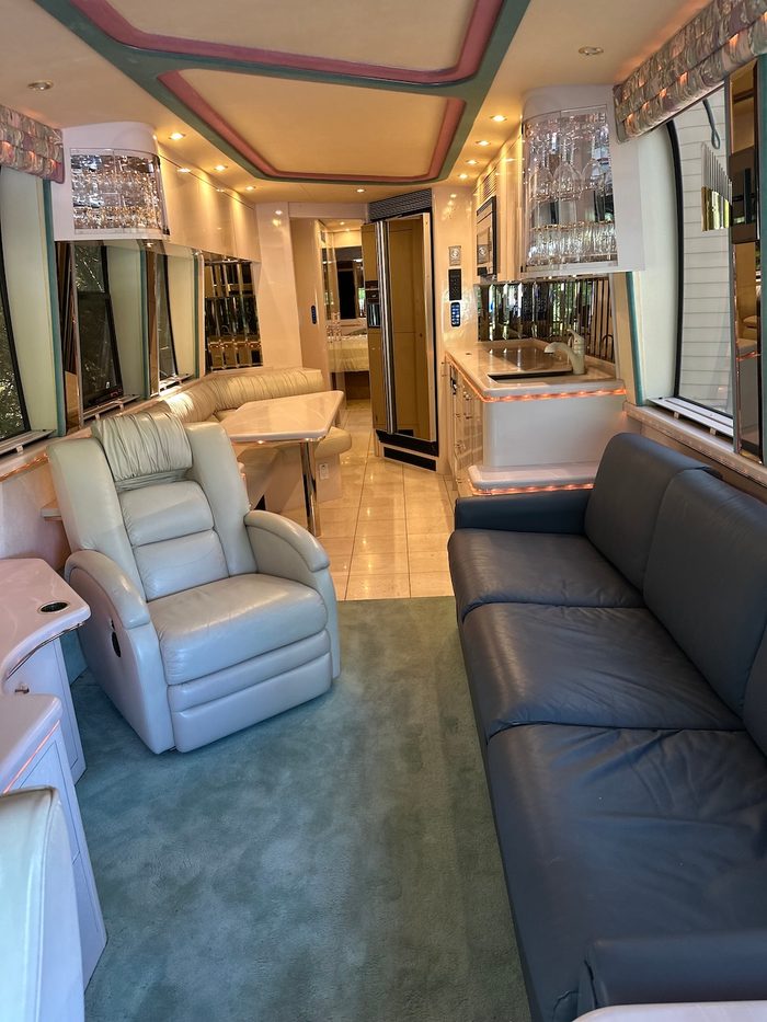 1996 Prevost Marathon XL, salon