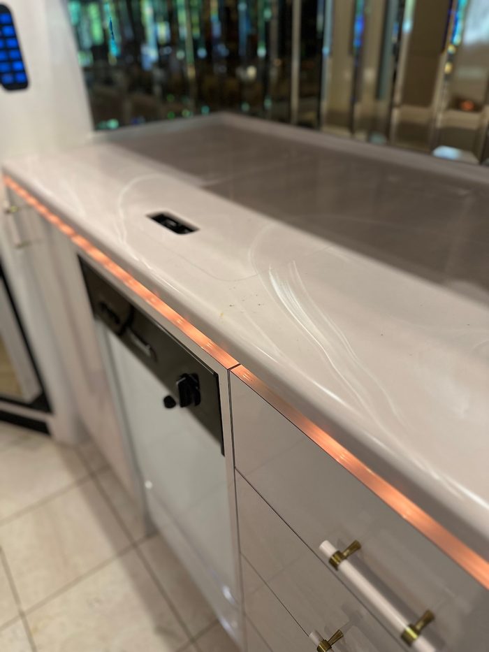 1996 Prevost Marathon XL, galley