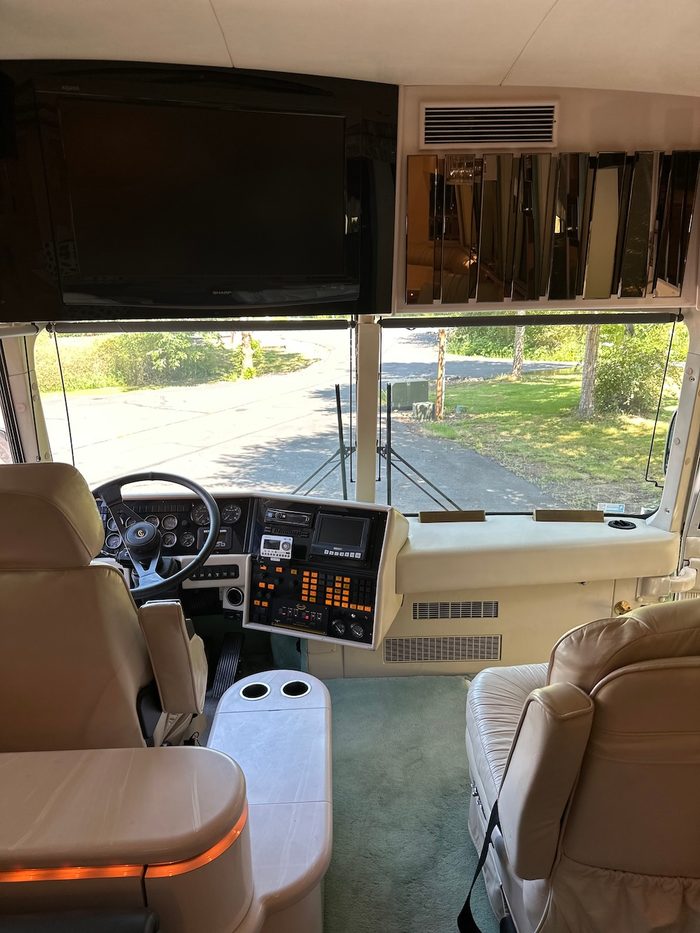 1996 Prevost Marathon XL, cockpit and entry