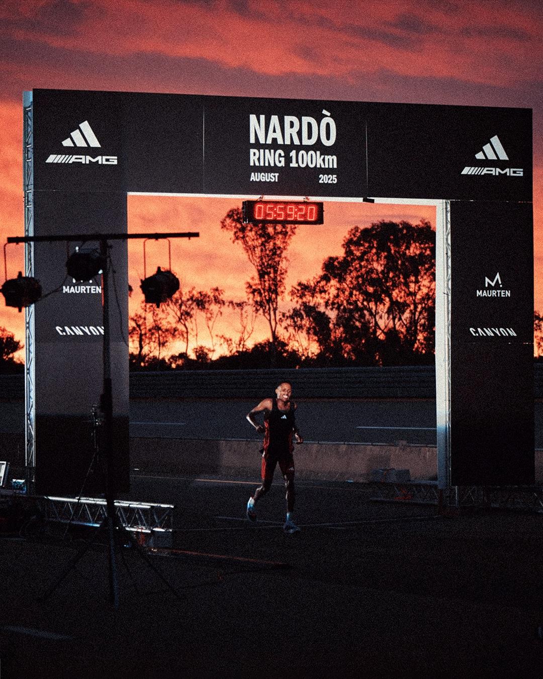 Sibusiso Kubheka springer i mål på 5:59:20 i Chasing 100.