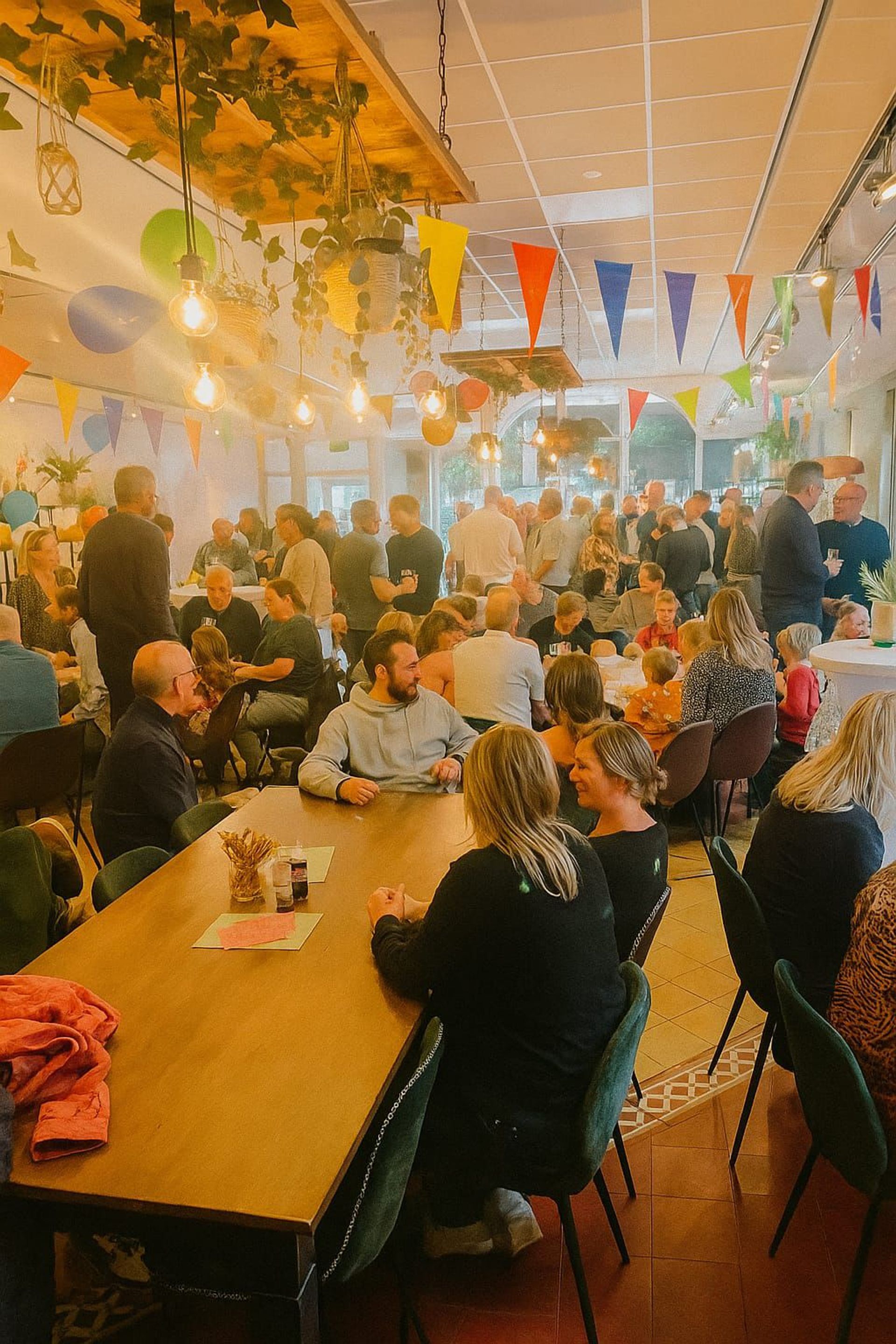 Logo Lunchroom Velvet