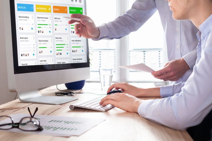 Enterprise project management software: colleagues working together on a kanban board