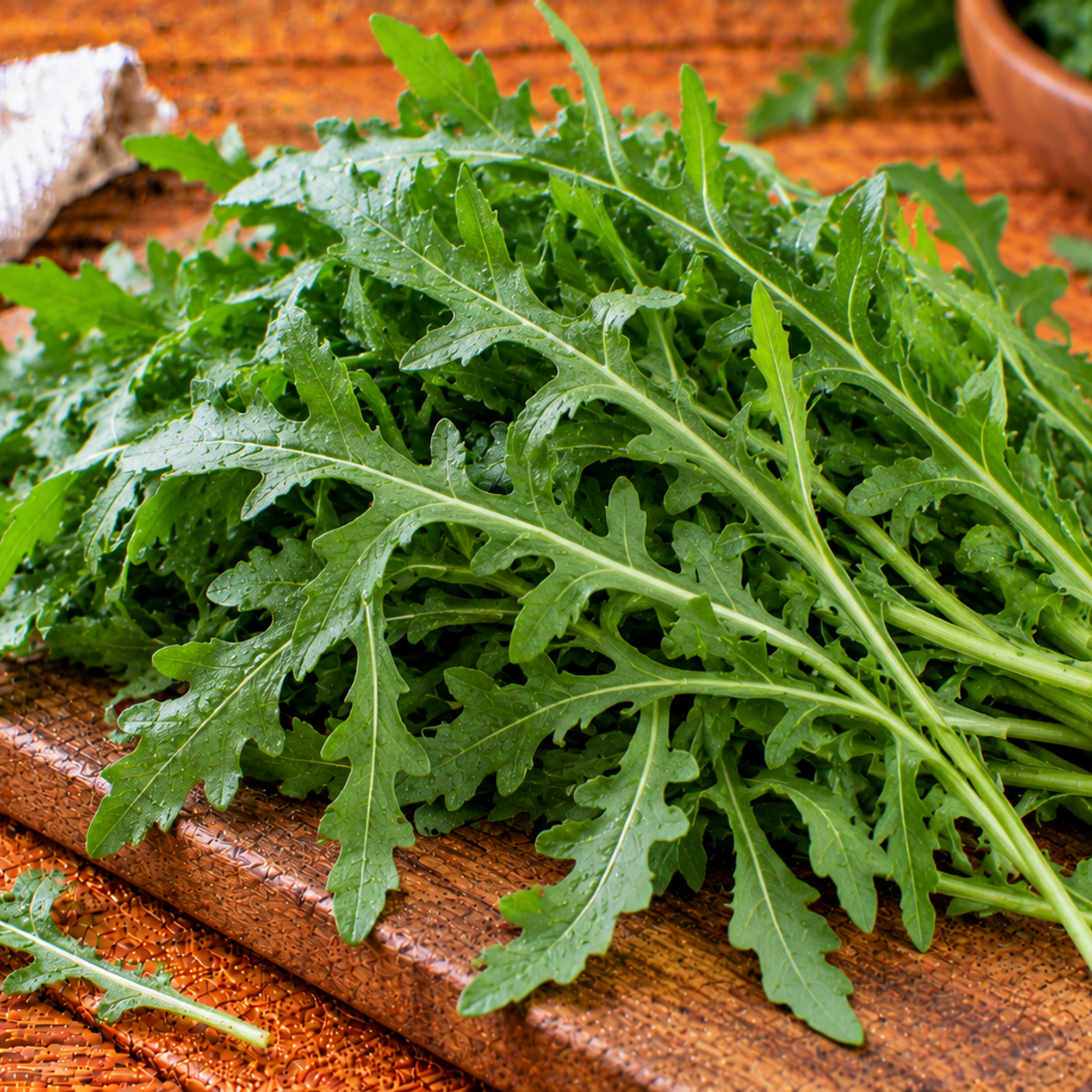 Wild arugula leaves with narrow, deeply lobed green edges