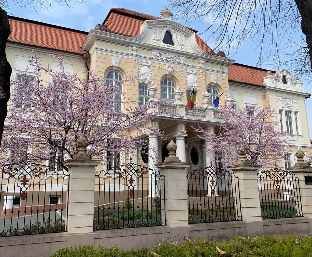 Aracis MenÈine Calificativul Grad De Incredere Ridicat Pentru Universitatea Lucian Blaga Din Sibiu