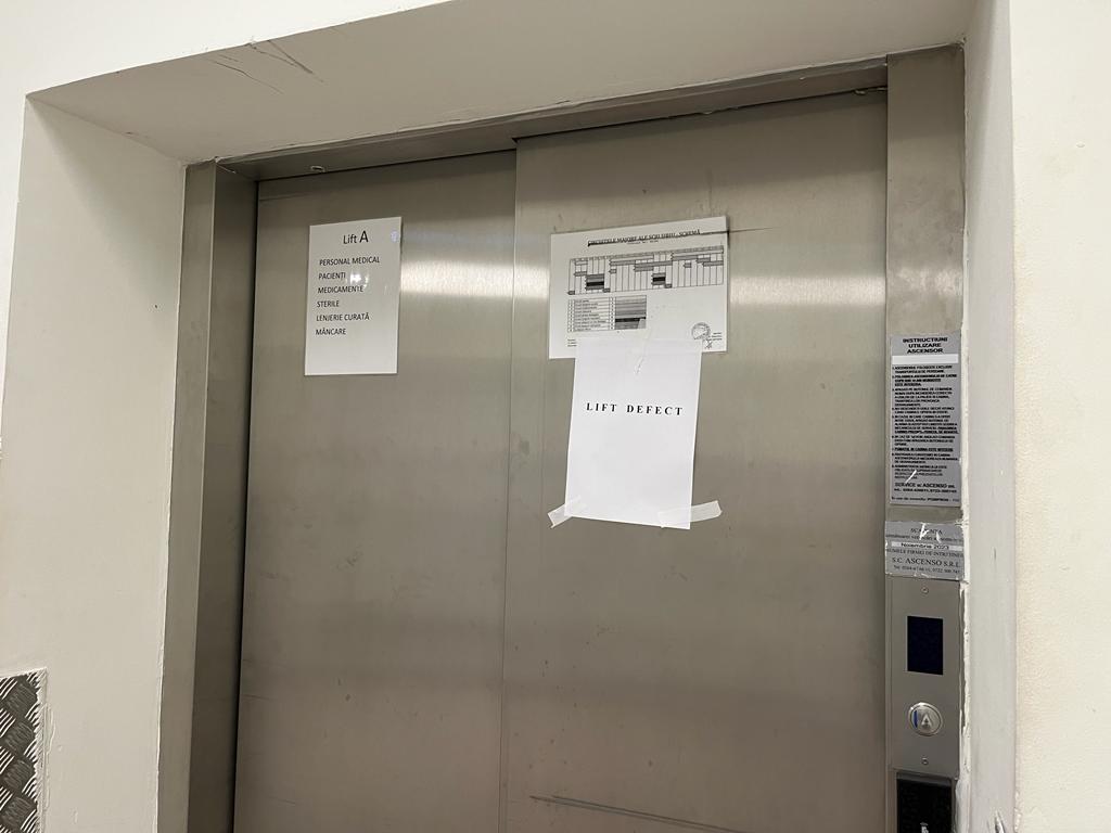 sibiu - lift- pacineti carati pe scari - urgenta spital judetean