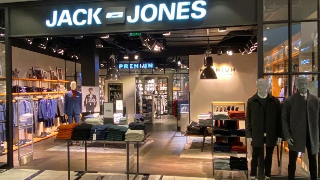 Retailer danez  - haine -  Sibiu - magazin - România