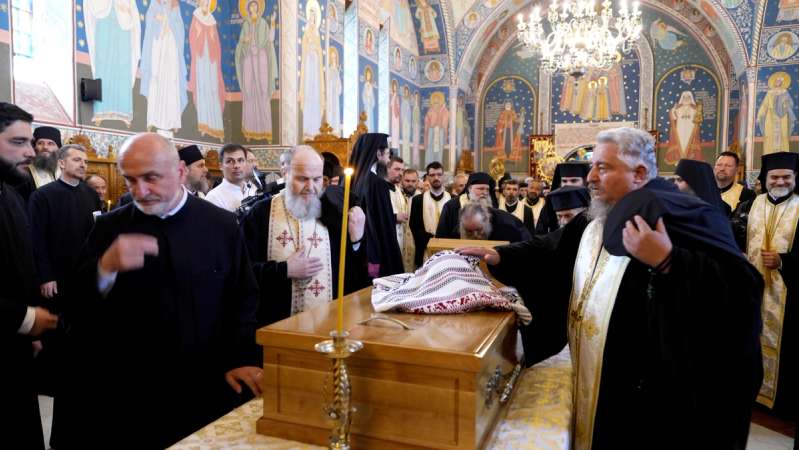 moaște Sf Serafim- Sâmbăta de Sus- deshumare 