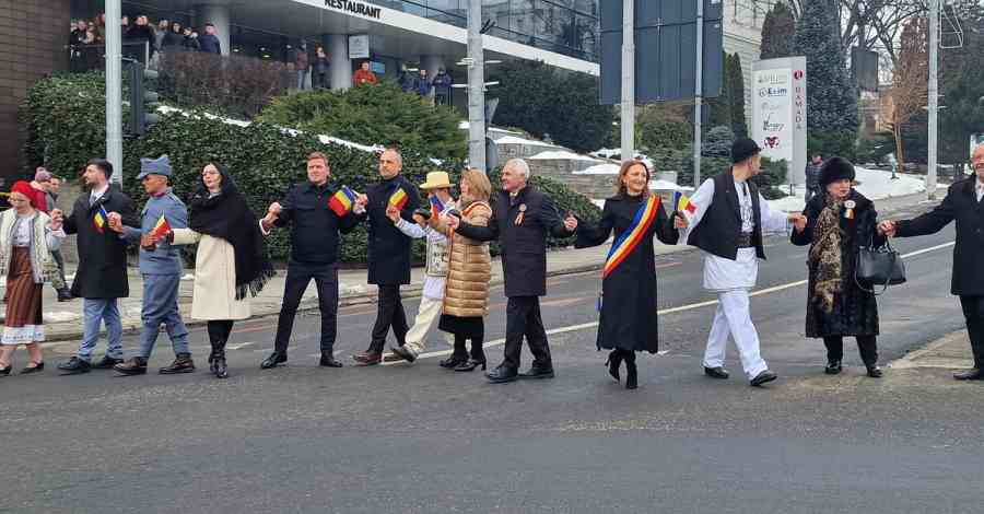 Hora Unirii - Sibiu - critici - ironii - cu o zi înainte - giratoriul - Piața Unirii