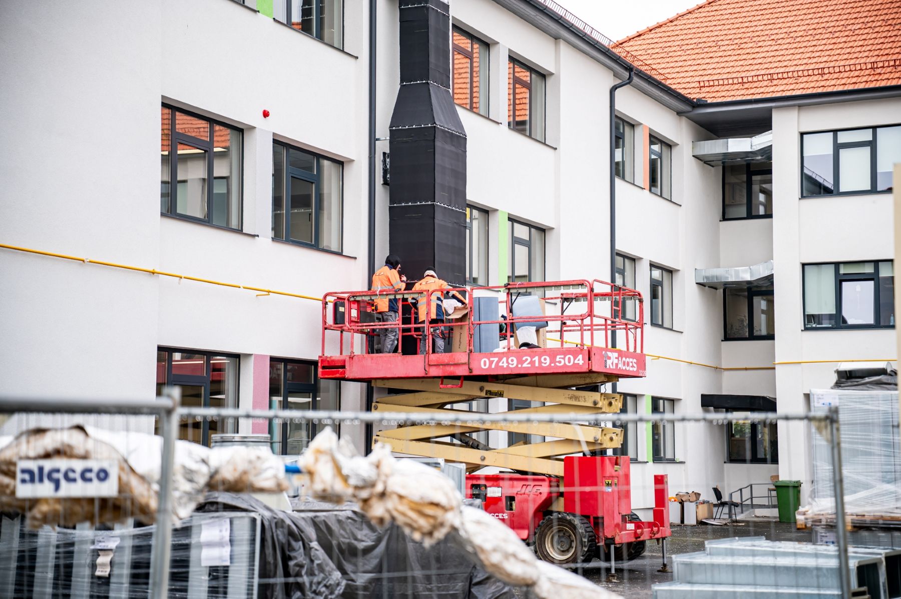  După investiția din PNRR, Liceu Onisifor Ghibu - Primăria Sibiu -  încă 460 de mii de lei - sala de sport - modernizare 