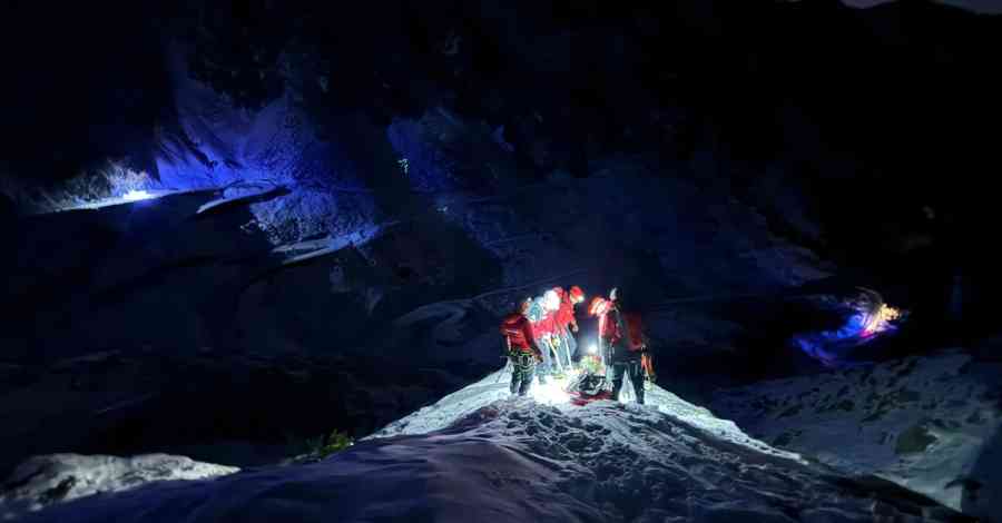 Munții Făgăraș- Intervenție nocturnă - Sibiu - Salvamont Sibiu - salvare - turist accidentat -