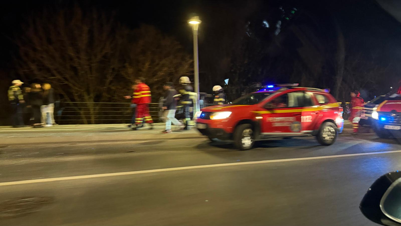 adolescente rănite -  răsturnat - mașina electrică -strada Maramureșului