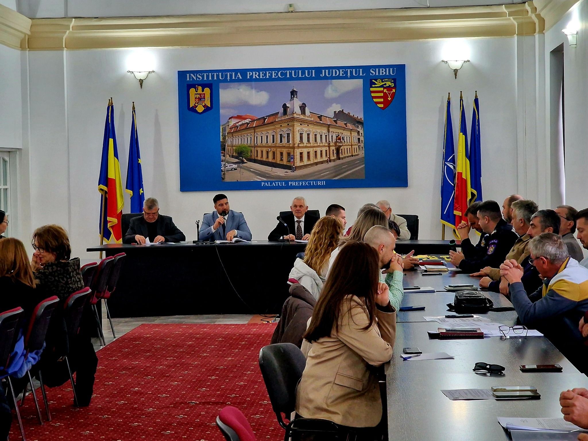 Prefectura Sibiu, nevoită să renunțe la 8 angajați; procesul de reorganizare, lipsit de transparență