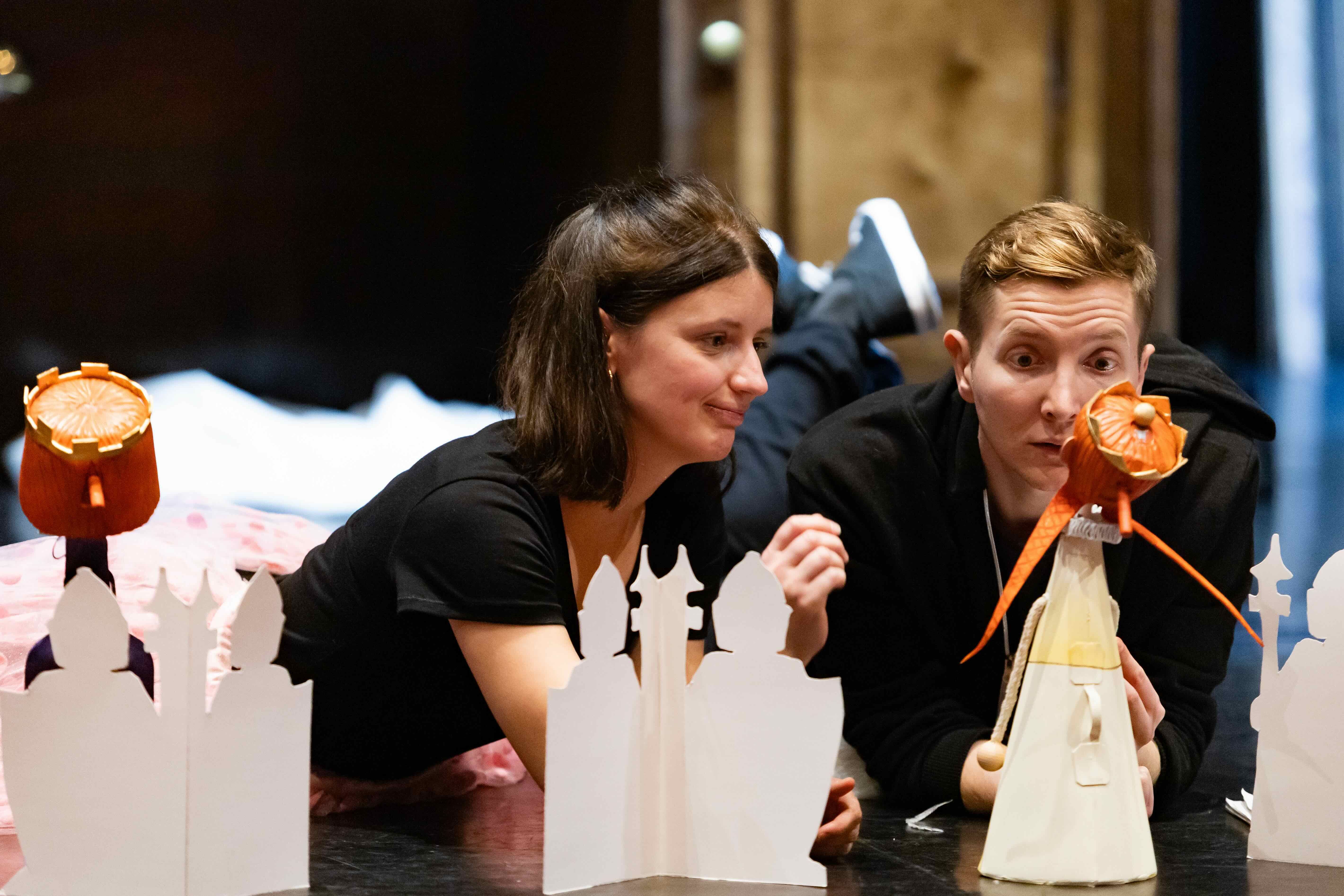 Povestea Regelui Lear  -  părinți care nu ascultă de copii - premieră - Sibiu - Gong