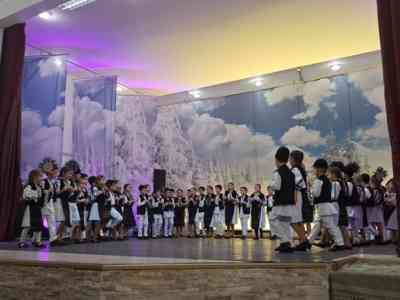 Gura Raului - La toată casa-i lumină - Junii Sibiului - tradiții Crăciun