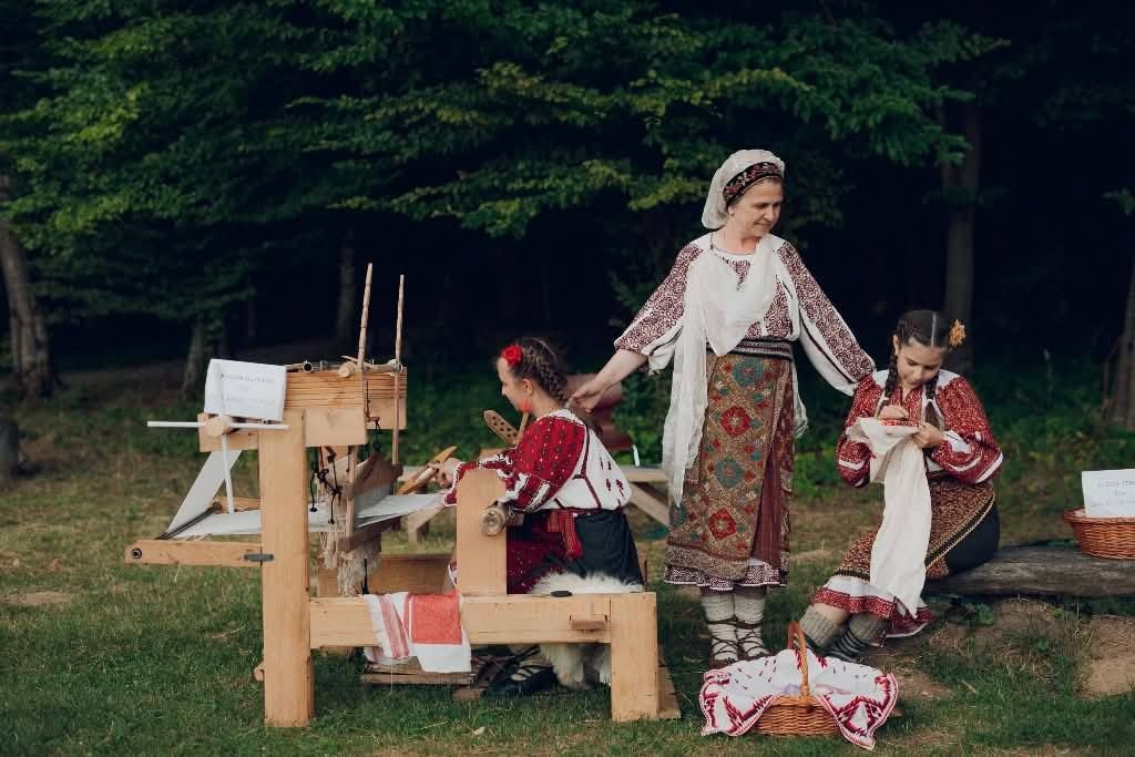 Muzeul în aer liber din Dumbrava Sibiului - ASTRA - acces liber - Ziua Femeii