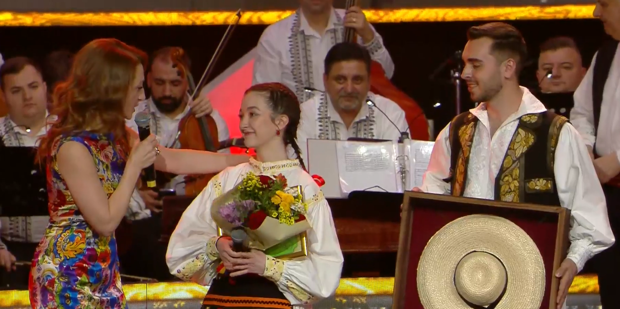 Alice Olivia Ghile - trofeu - sibiu - Festival „Lucreţia Ciobanu” - folclor