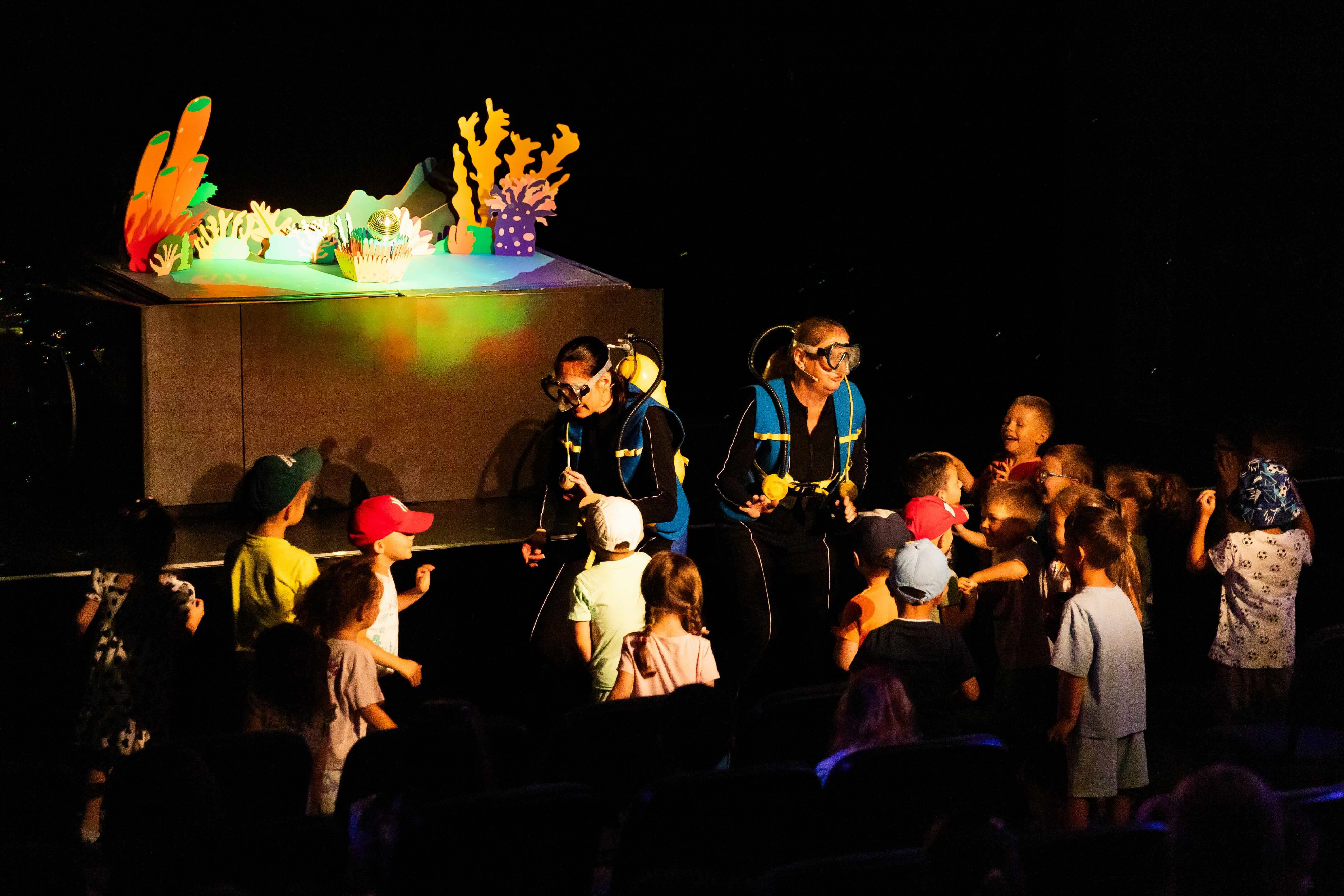  ”Colori” - premieră - Teatrul Gong - Sibiu - aventuri subacvatice -  ocean - culoare - unic