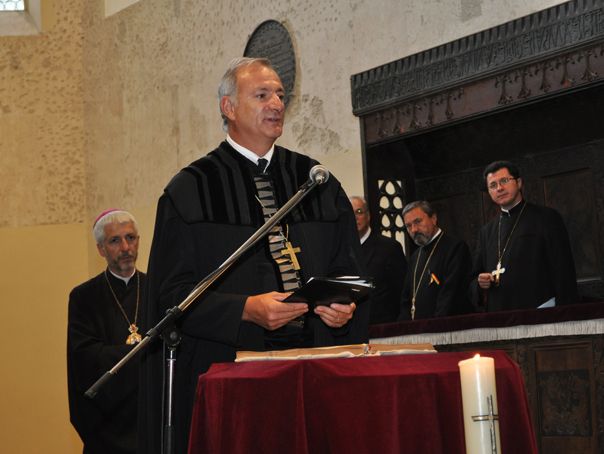 Episcopul Reinhart Guib- Biserica Evanghelica CA - România - Sibiu - intervenție chirurgicala