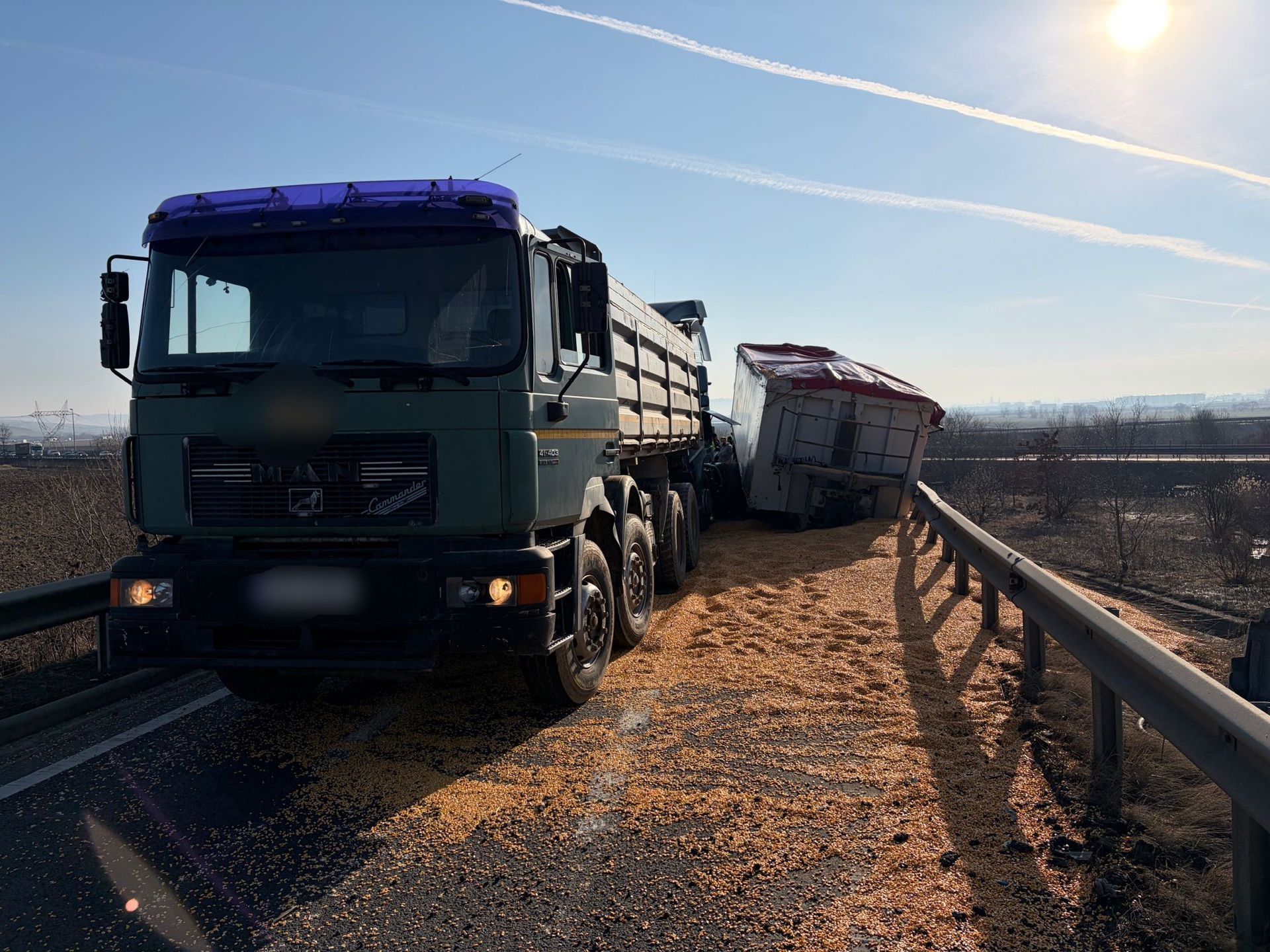  Blocaj - A1 - remorca desprinsa -  TIR - accident - Ocna Sibiului -  transport porumb 