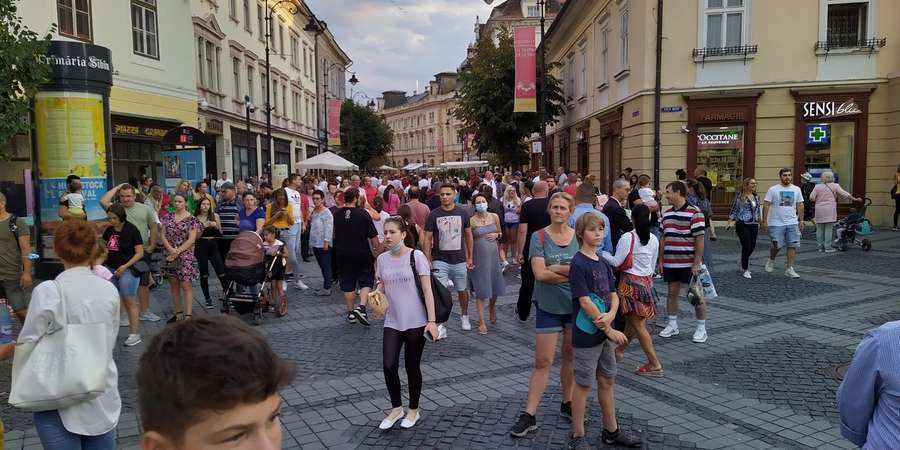 Masca obligatorie pe strada sibiu