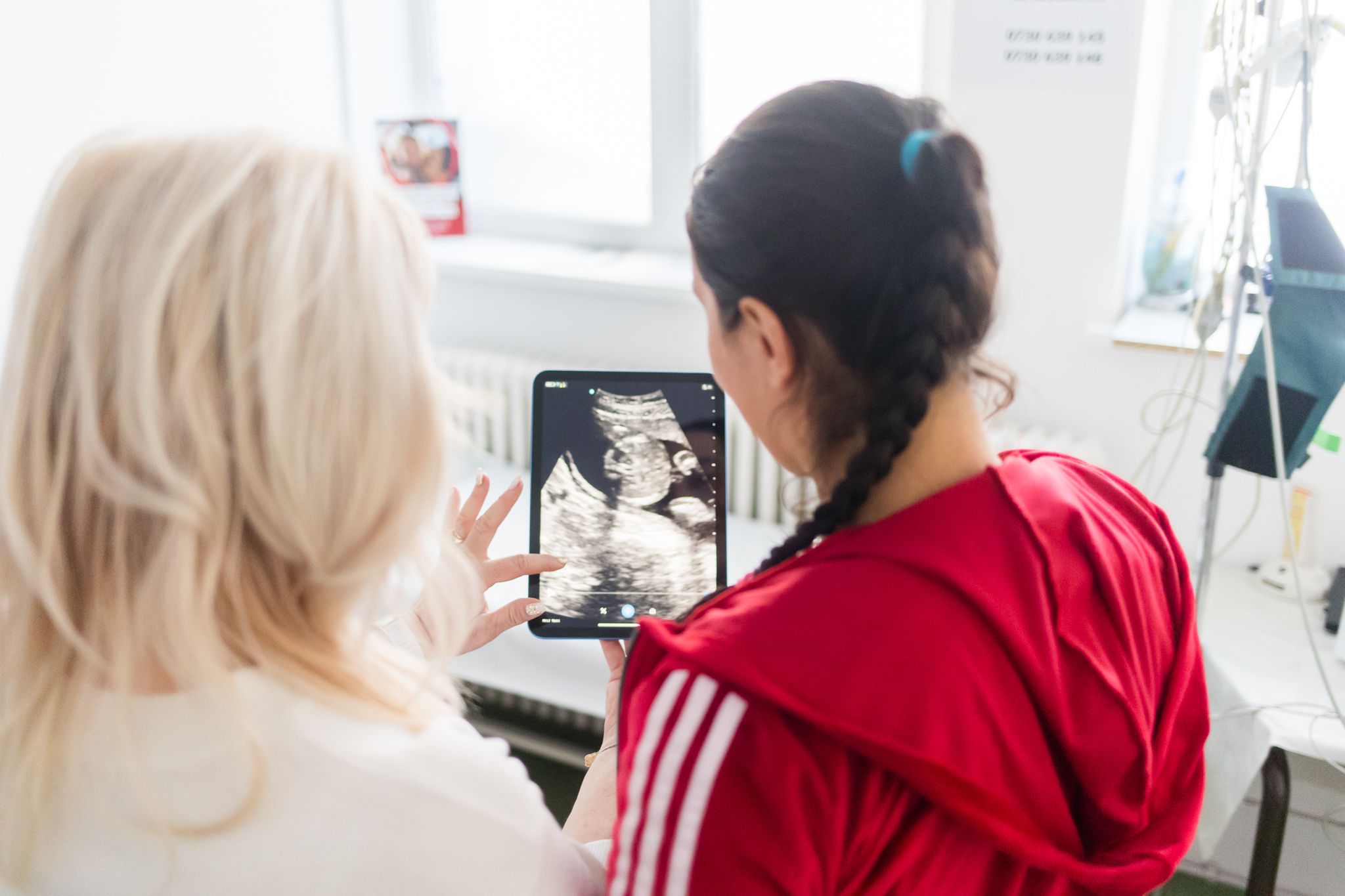 mame adolescente - mame minore -  într-un singur an - Salvati Copii 