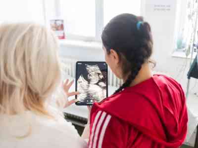 mame adolescente - mame minore - într-un singur an - Salvati Copii