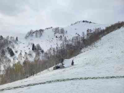 Drumeție - păstori - Rașinari - popas la colibă - Varful Fraga