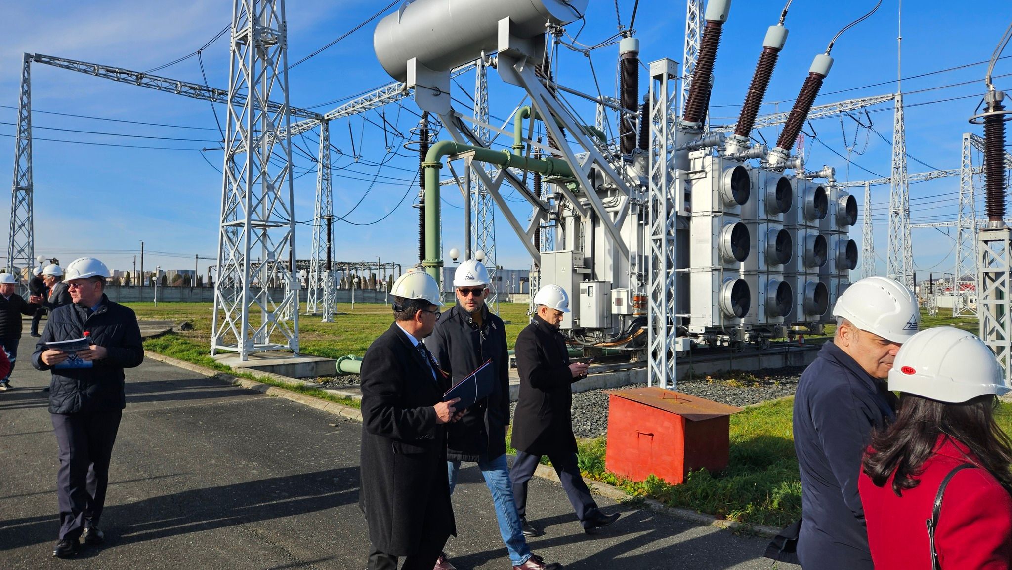  Transelectrica - Sibiu - singurul centru - instruire - consultanța - Lucru  sub Tensiune (LST)