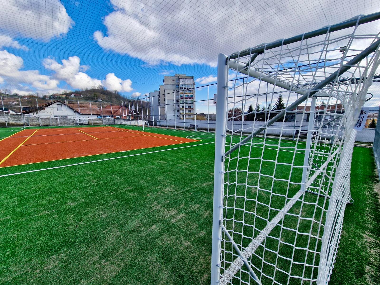 Denumire - cautare -  teren de sport -  Mediaș 