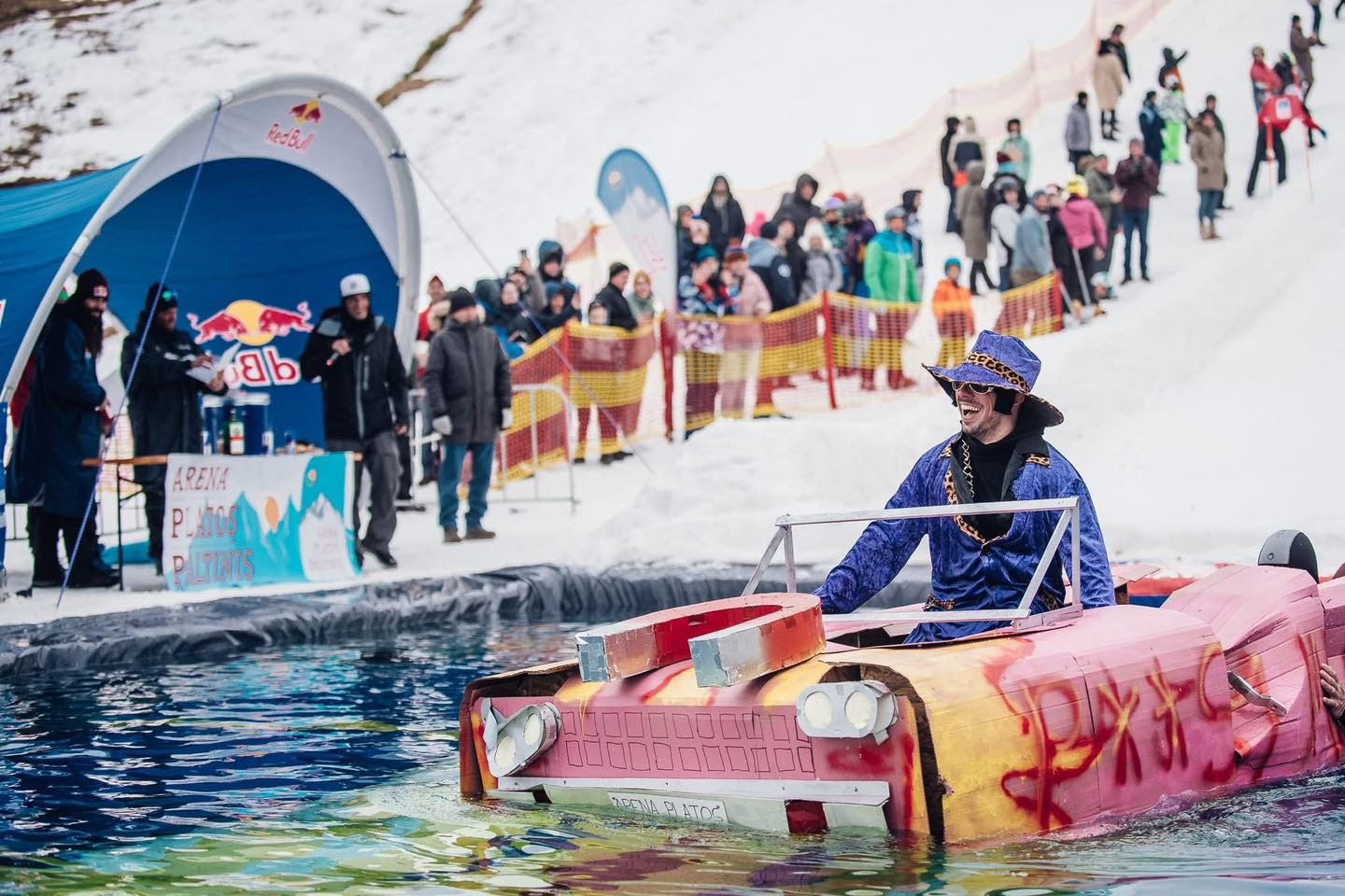 Distracție - Păltiniș Arena  un nou concurs cu ambarcațiuni improvizate în martie