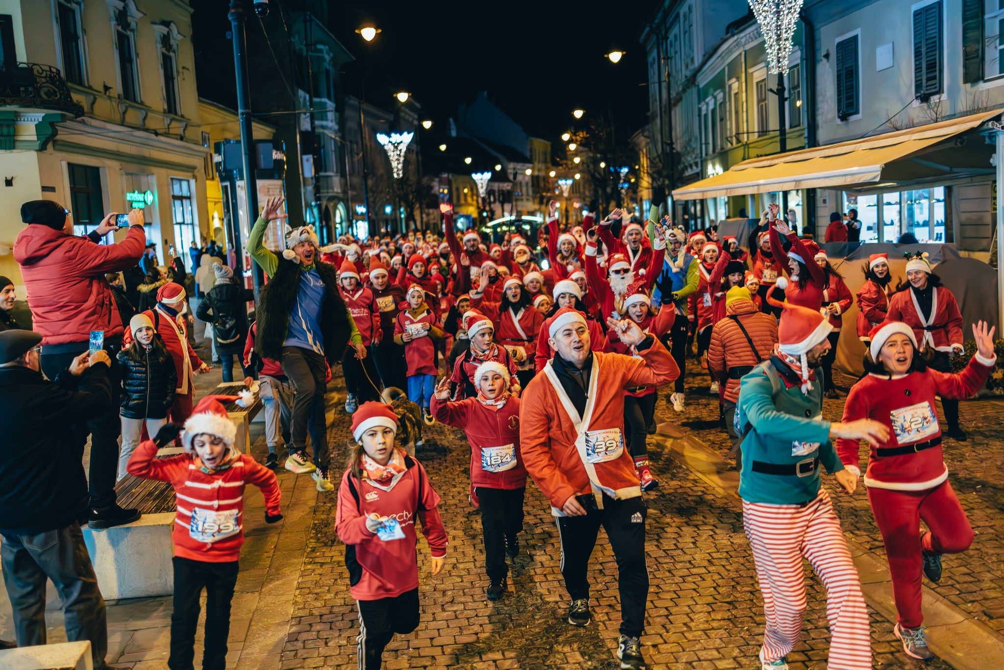sibiu -  Marea MoșMondeală - Moș Crăciun - scaun rulant