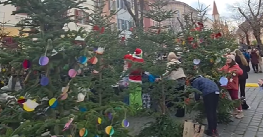 Brazi de Craciun - Sibiu - Piața Huet - traditie