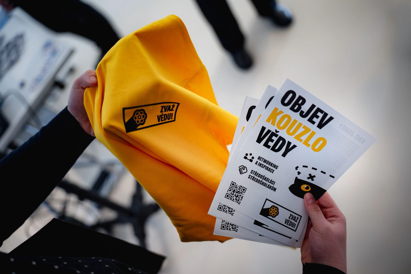 Zvaž vědu! T-shirt and flyer