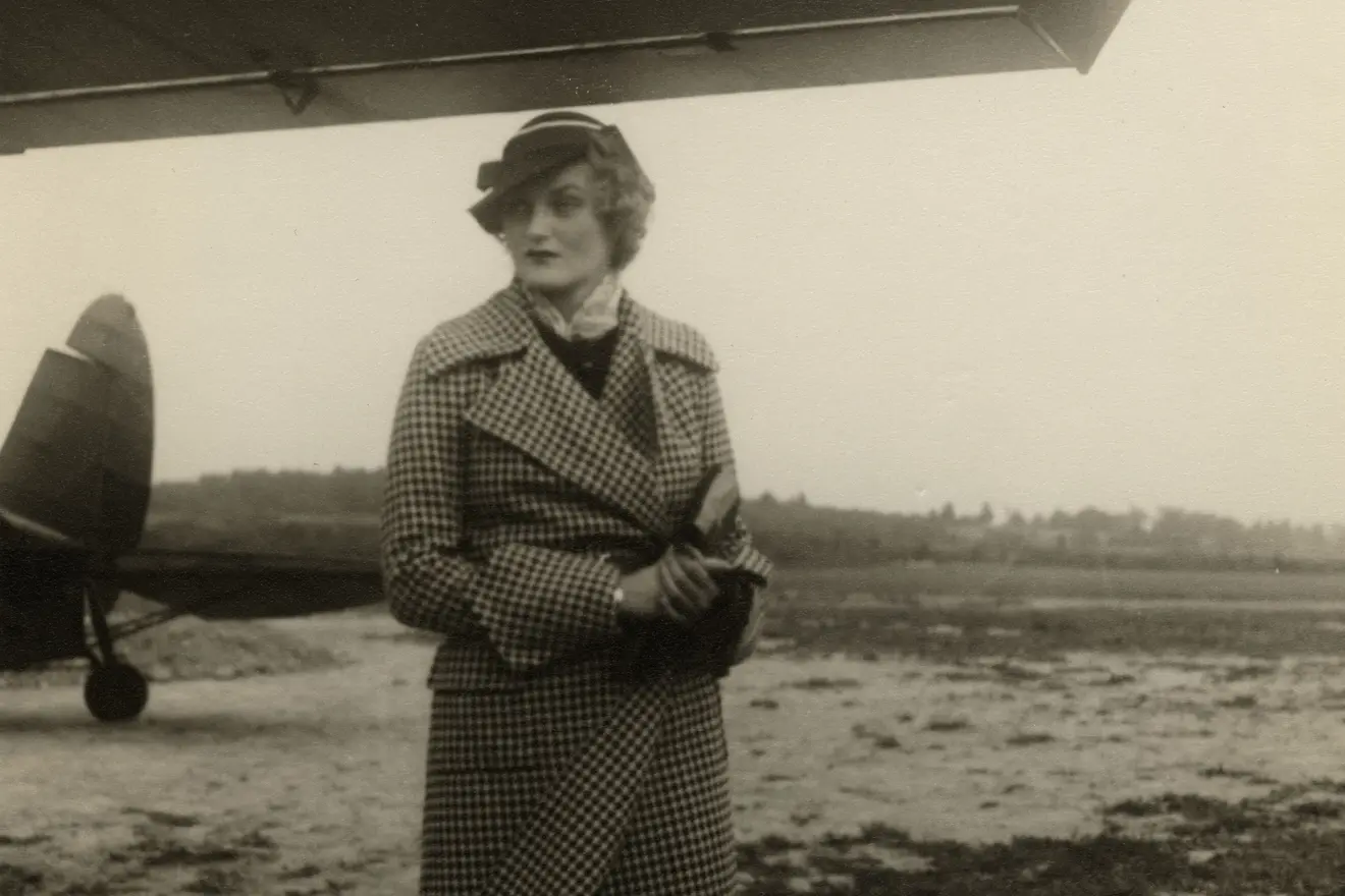 Doris Duke standing in front of a plane