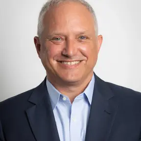 Sacha Spector headshot