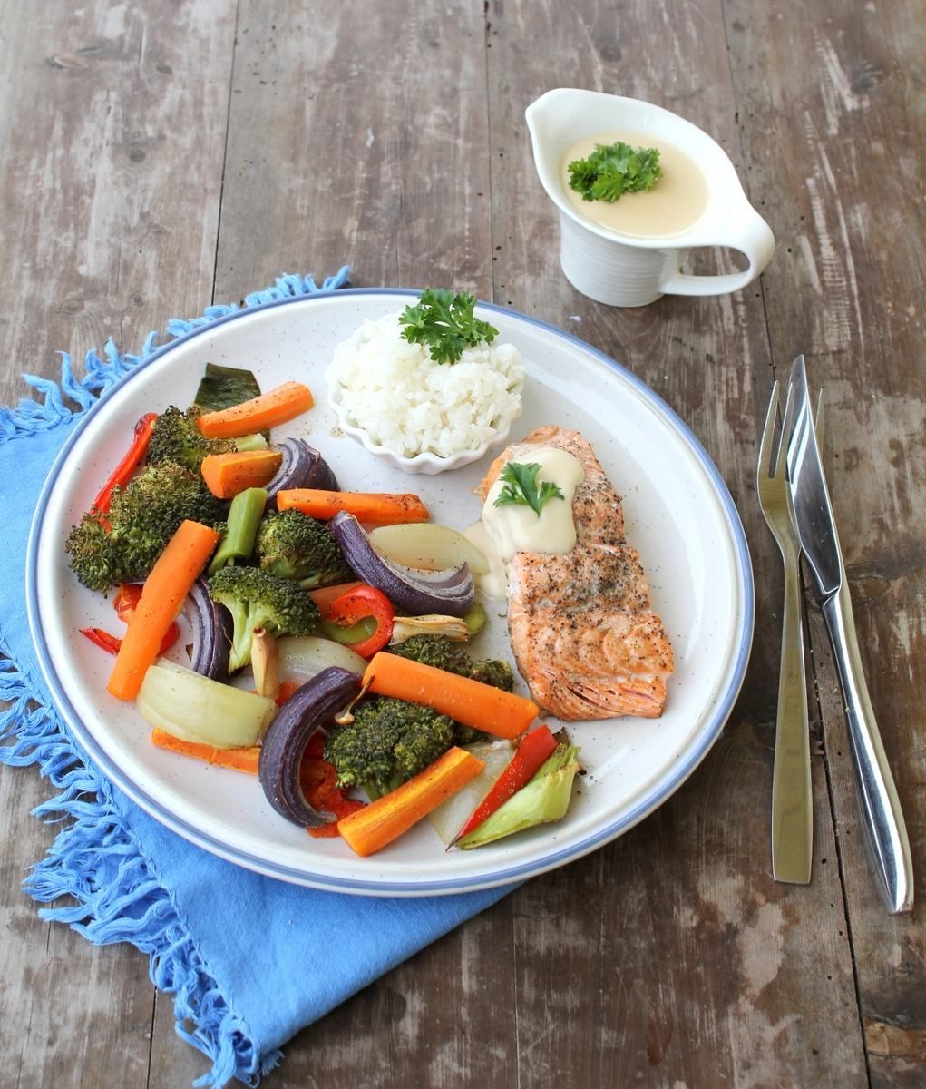 Ovnsbakt laks med den beste fiskesausen