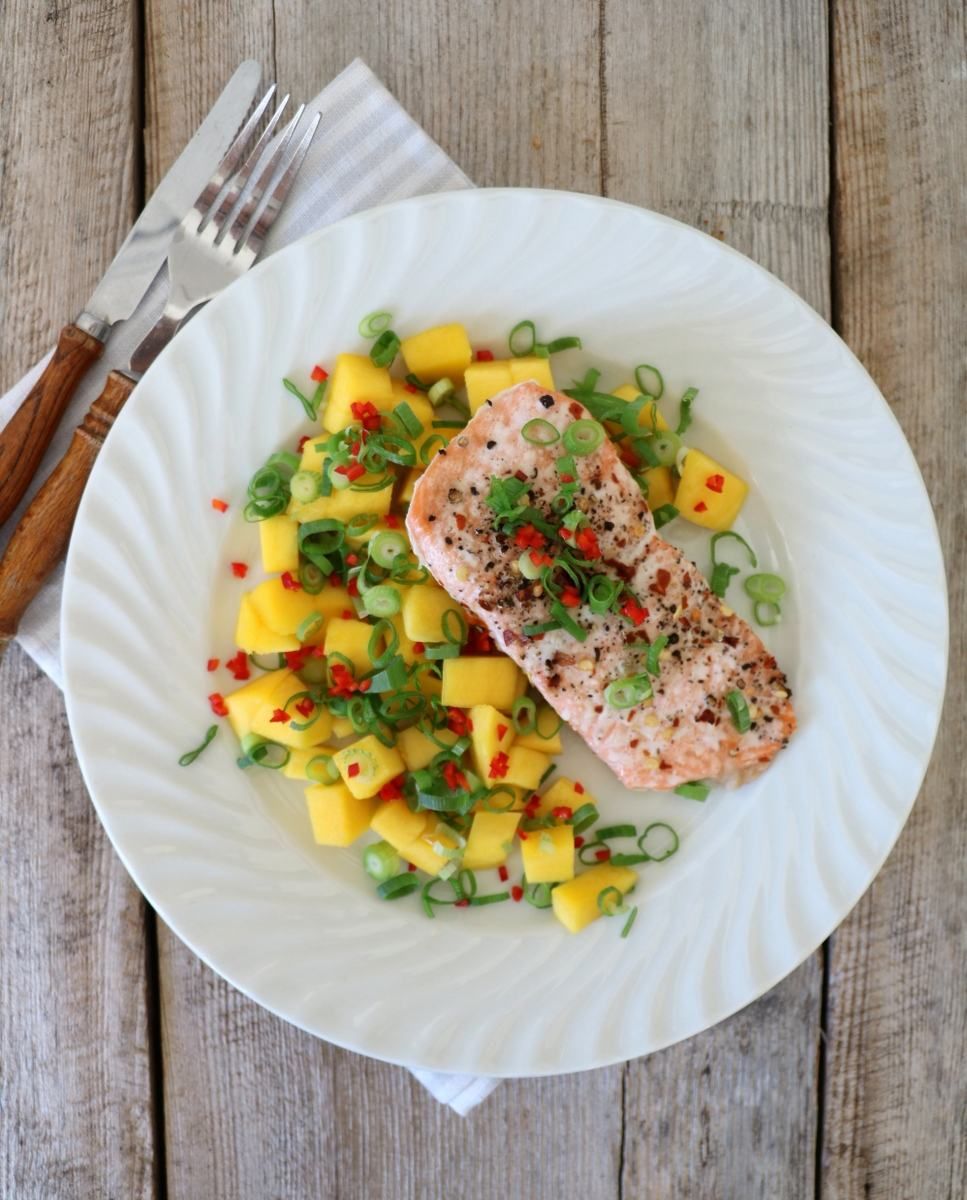 Laks med spicy mangosalat