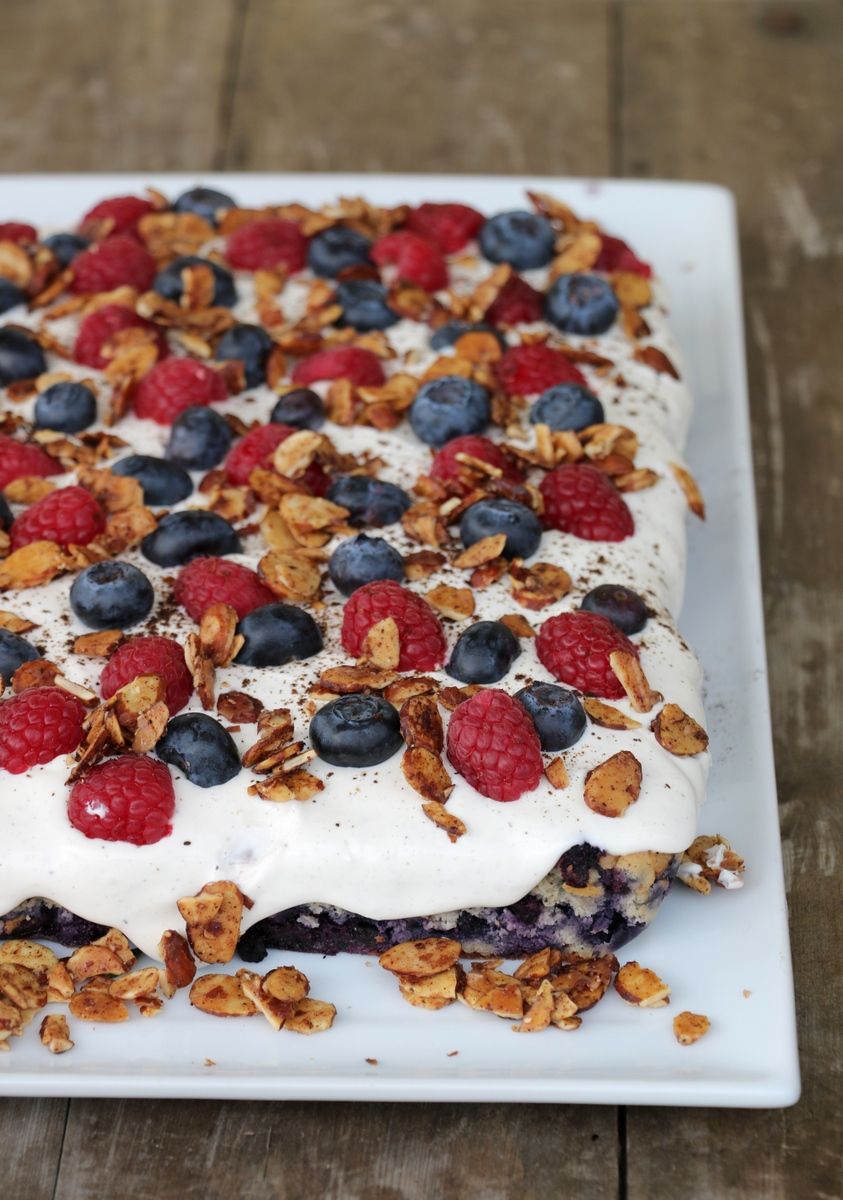 Sukkerfri, glutenfri og laktosefri blåbærkake med ostekrem